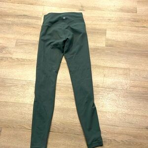 Lululemon winder under